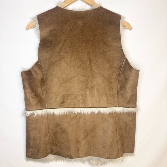 Hollister Tan Faux Suede Vest with Cream Faux Fur Lining Size Large - Picture 5 of 6